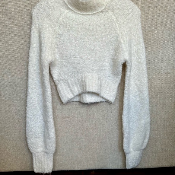 🤍UO Avril Cropped Mock Neck Jumper🤍 - Picture 8 of 11